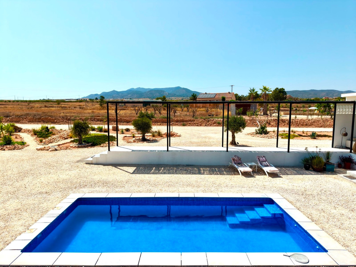 5 Bed Townhouse for sale in Pinoso Costa Blanca, Alicante, Spain