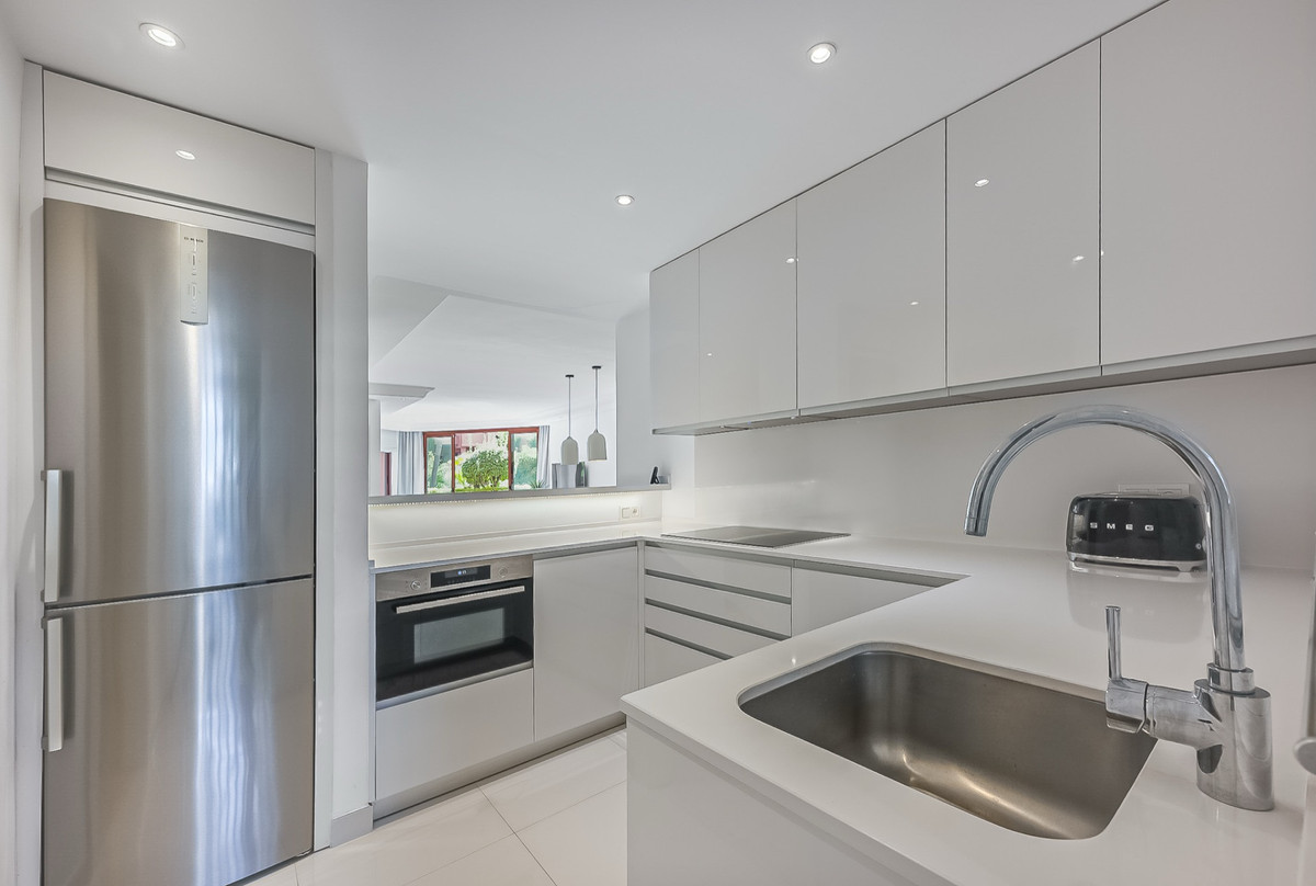 2 Bed Apartment for sale in Estepona Costa Del Sol, Málaga, Spain