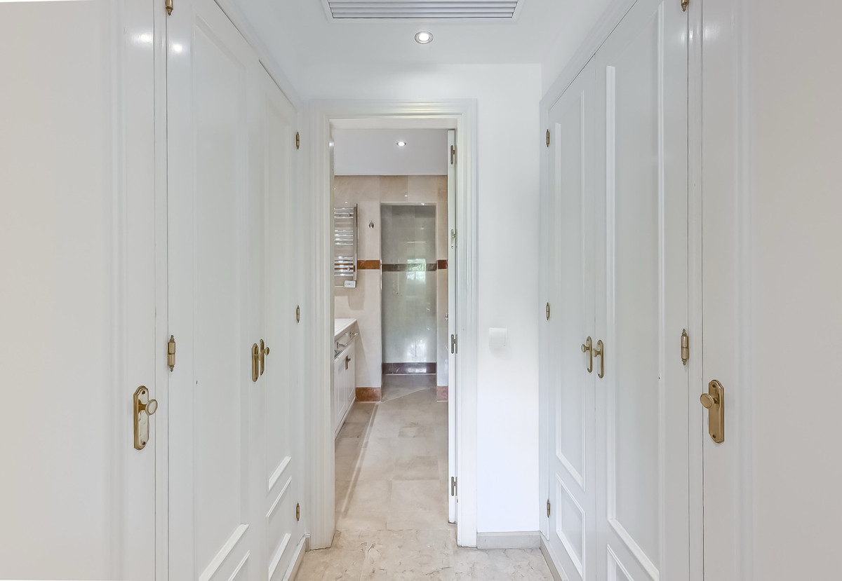 2 Bed Apartment for sale in Estepona Costa Del Sol, Málaga, Spain