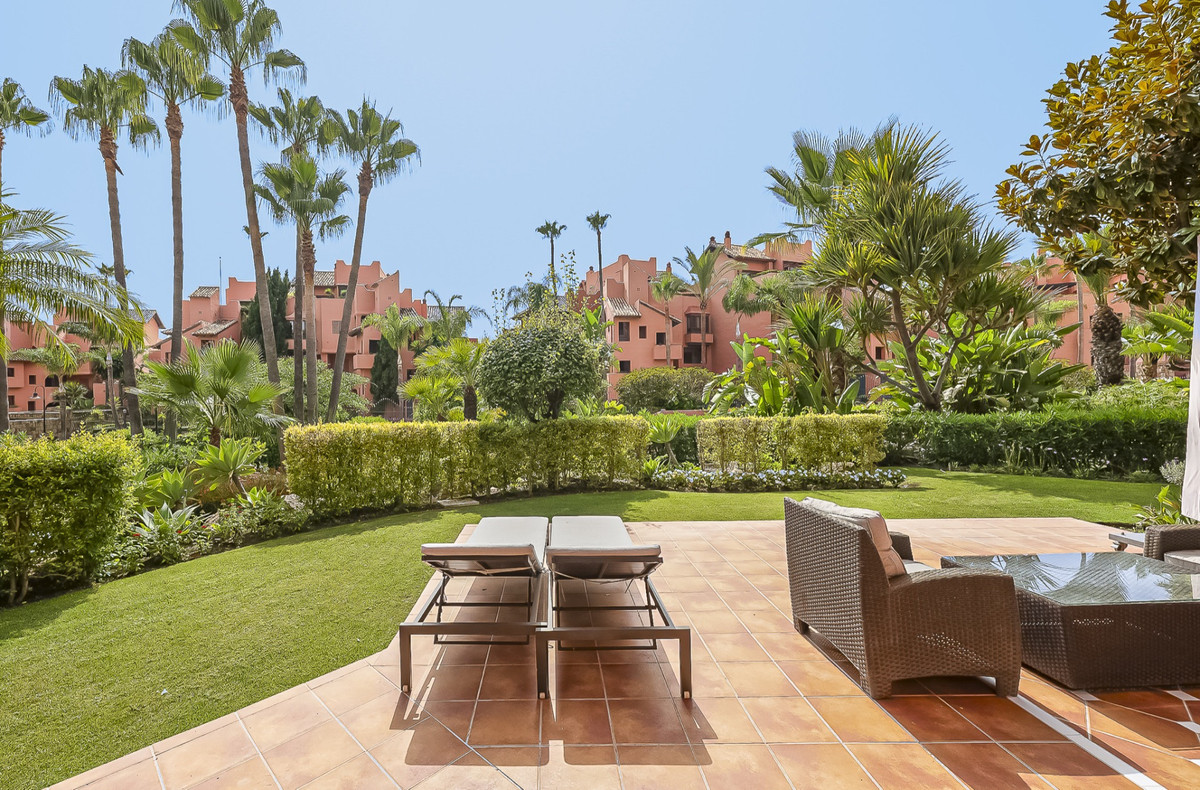 2 Bed Apartment for sale in Estepona Costa Del Sol, Málaga, Spain