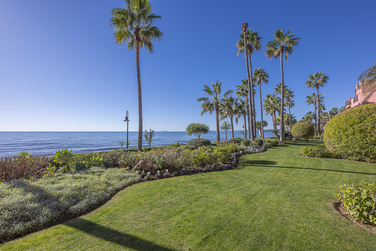 2 Bed Apartment for sale in Estepona Costa Del Sol, Málaga, Spain