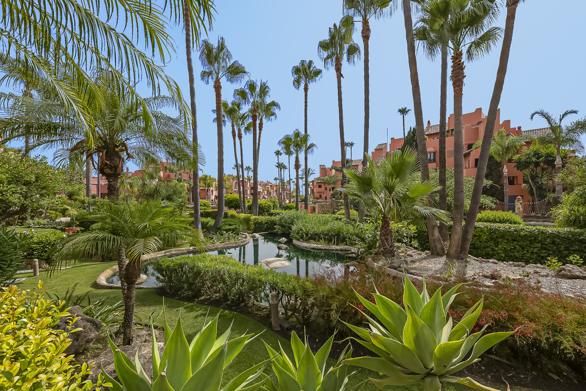 2 Bed Apartment for sale in Estepona Costa Del Sol, Málaga, Spain