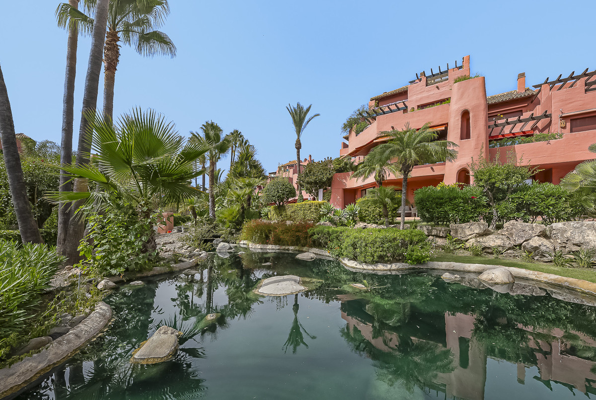 2 Bed Apartment for sale in Estepona Costa Del Sol, Málaga, Spain