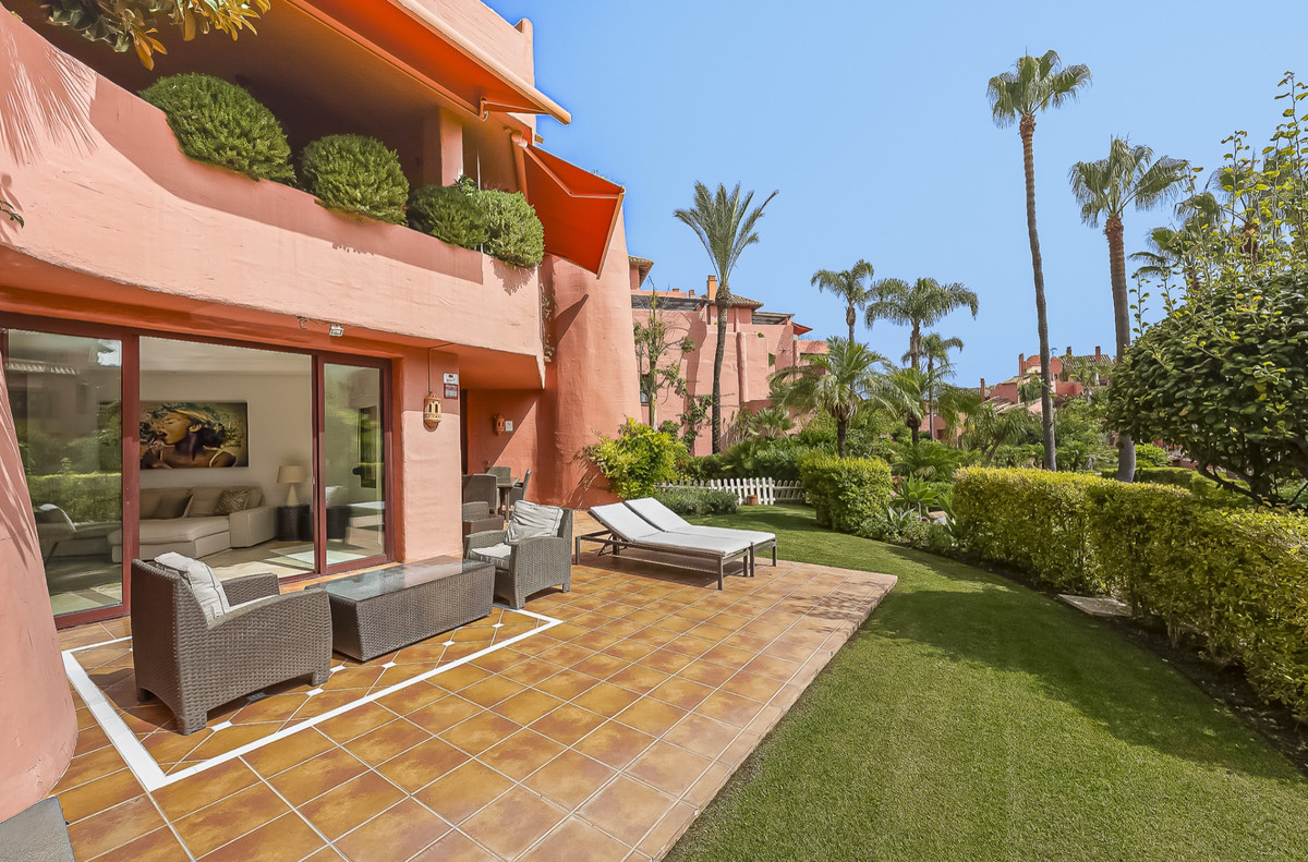 2 Bed Apartment for sale in Estepona Costa Del Sol, Málaga, Spain