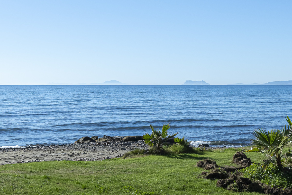 2 Bed Apartment for sale in Estepona Costa Del Sol, Málaga, Spain
