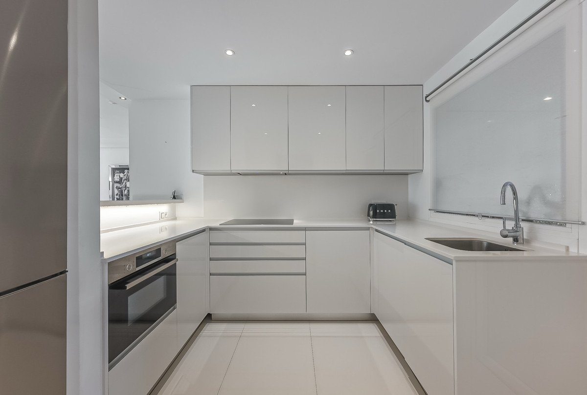 2 Bed Apartment for sale in Estepona Costa Del Sol, Málaga, Spain