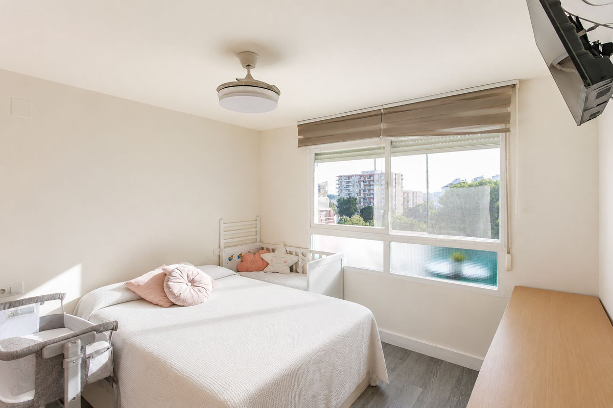 Se vende Apartamento Planta Media de 2 dormitorios en Costa Del Sol, Málaga, España
