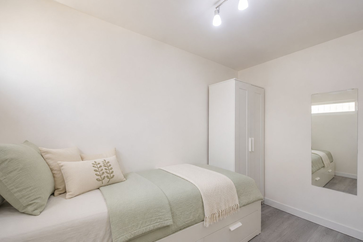 Se vende Apartamento Planta Media de 2 dormitorios en Costa Del Sol, Málaga, España