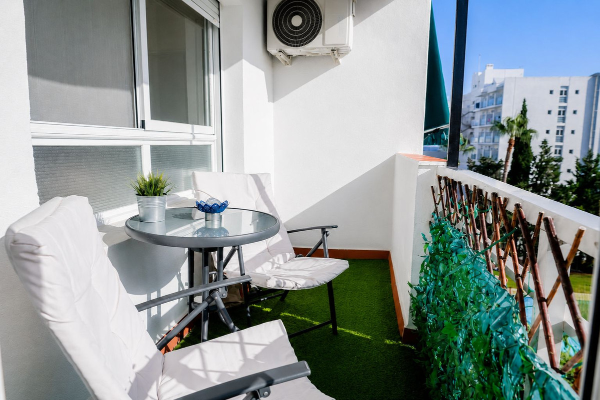 Se vende Apartamento Planta Media de 2 dormitorios en Costa Del Sol, Málaga, España