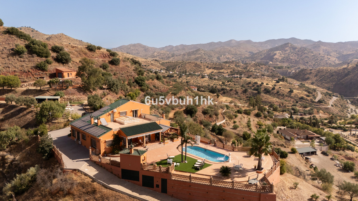 5 Bed Townhouse for sale in Almogía Costa Del Sol, Málaga, Spain