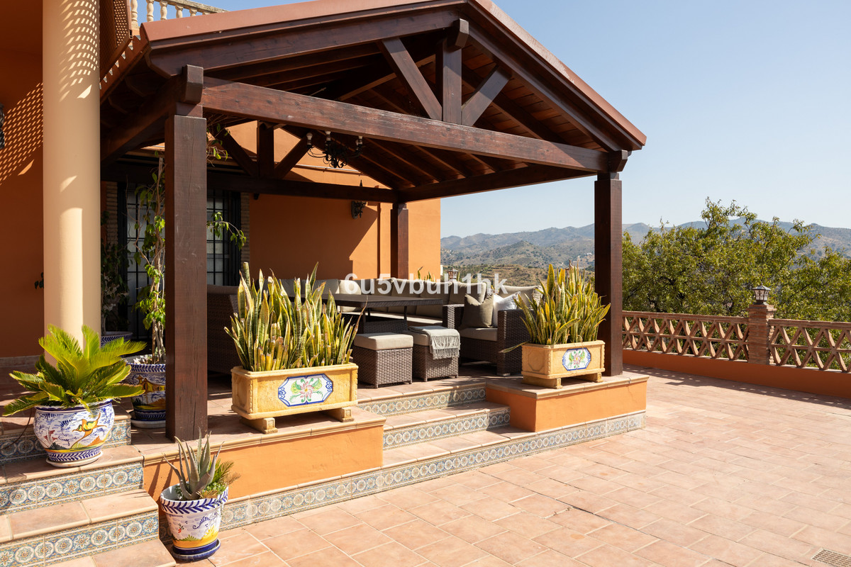 5 Bed Townhouse for sale in Almogía Costa Del Sol, Málaga, Spain