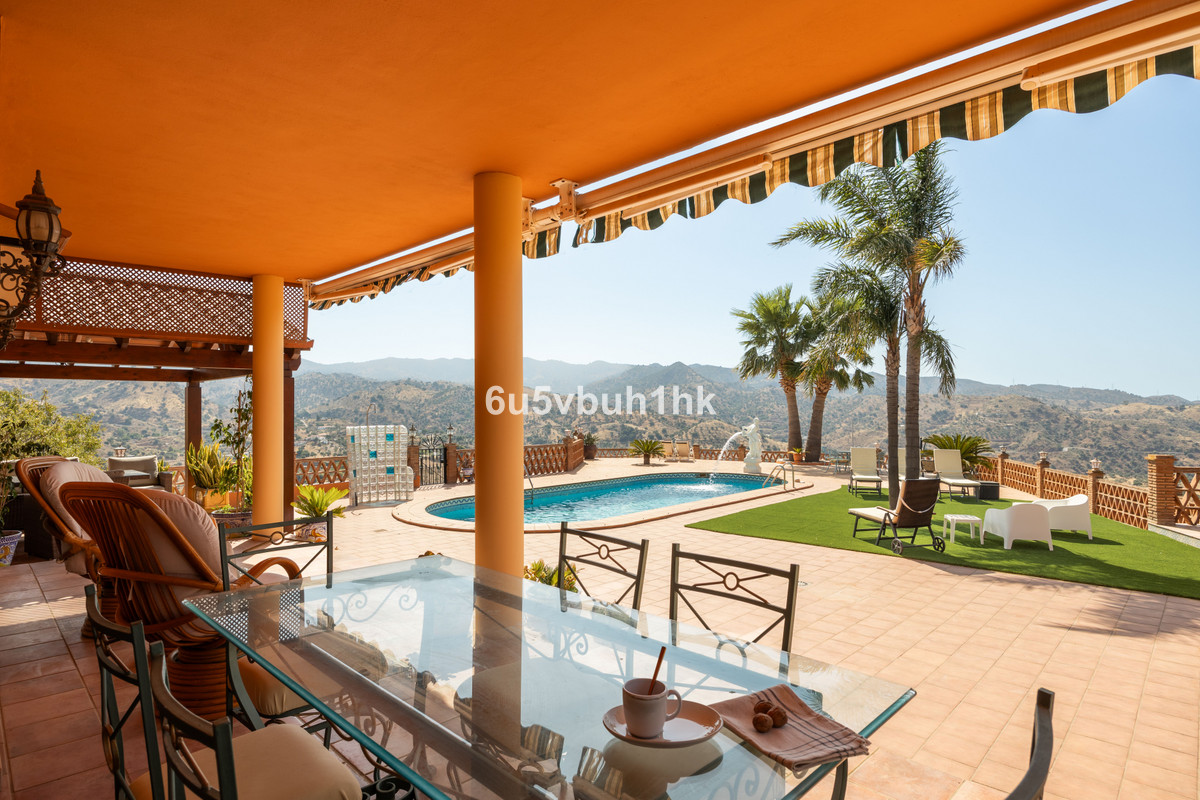 5 Bed Townhouse for sale in Almogía Costa Del Sol, Málaga, Spain