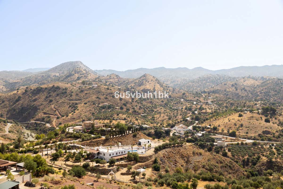 5 Bed Townhouse for sale in Almogía Costa Del Sol, Málaga, Spain