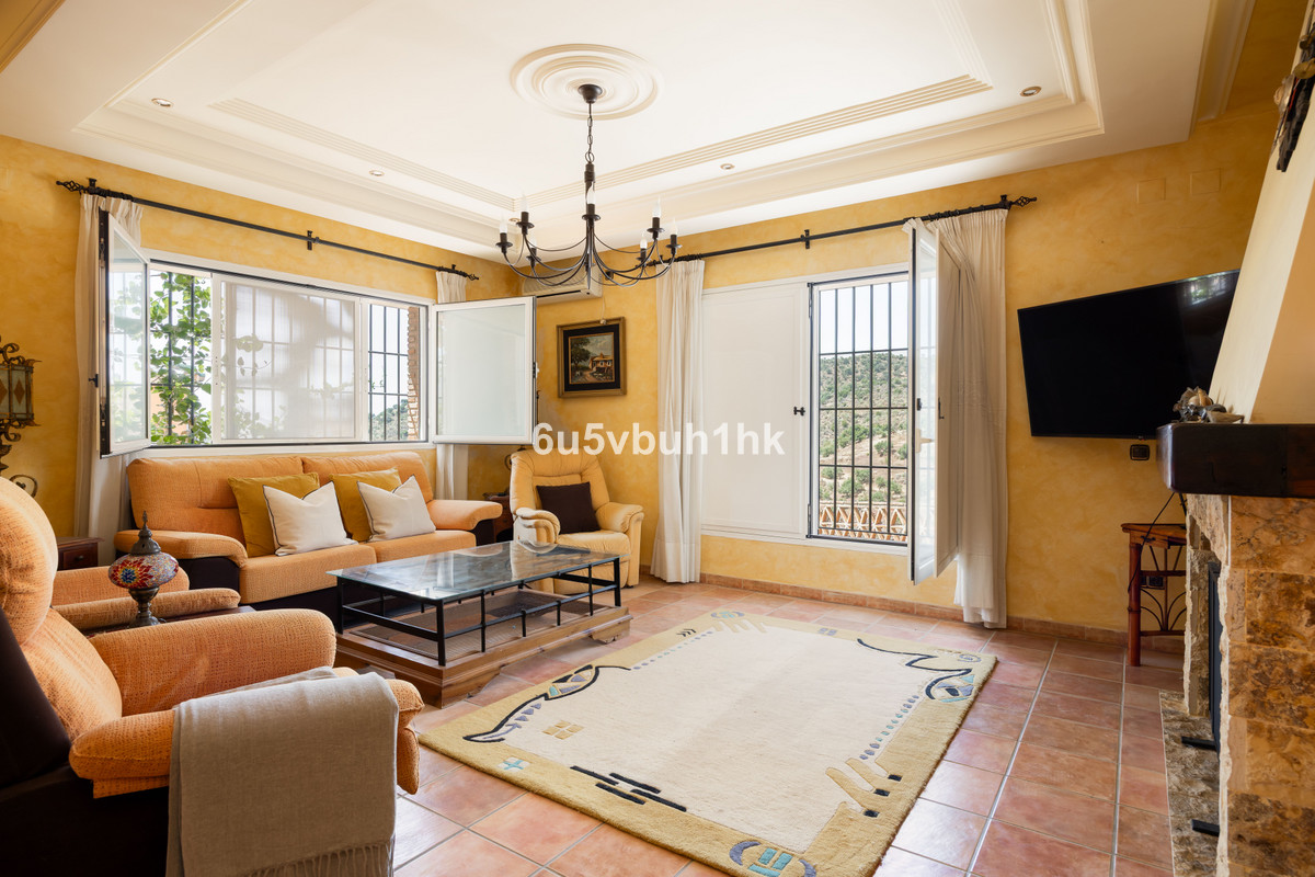 5 Bed Townhouse for sale in Almogía Costa Del Sol, Málaga, Spain