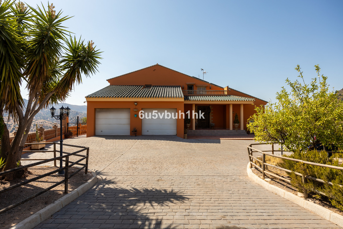 5 Bed Townhouse for sale in Almogía Costa Del Sol, Málaga, Spain
