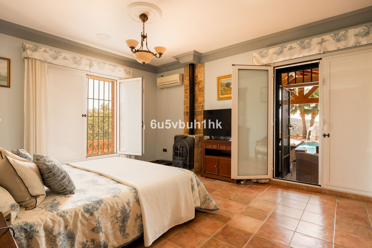 5 Bed Townhouse for sale in Almogía Costa Del Sol, Málaga, Spain