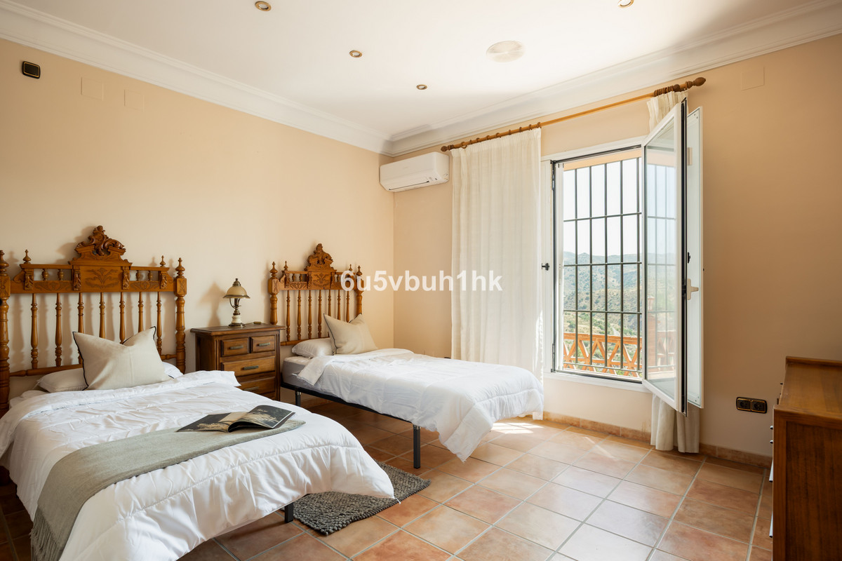 5 Bed Townhouse for sale in Almogía Costa Del Sol, Málaga, Spain
