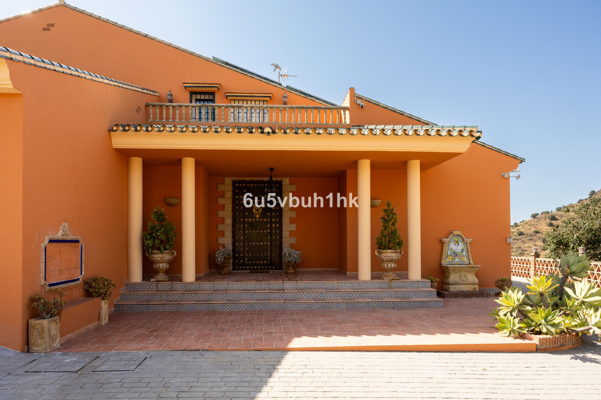 5 Bed Townhouse for sale in Almogía Costa Del Sol, Málaga, Spain