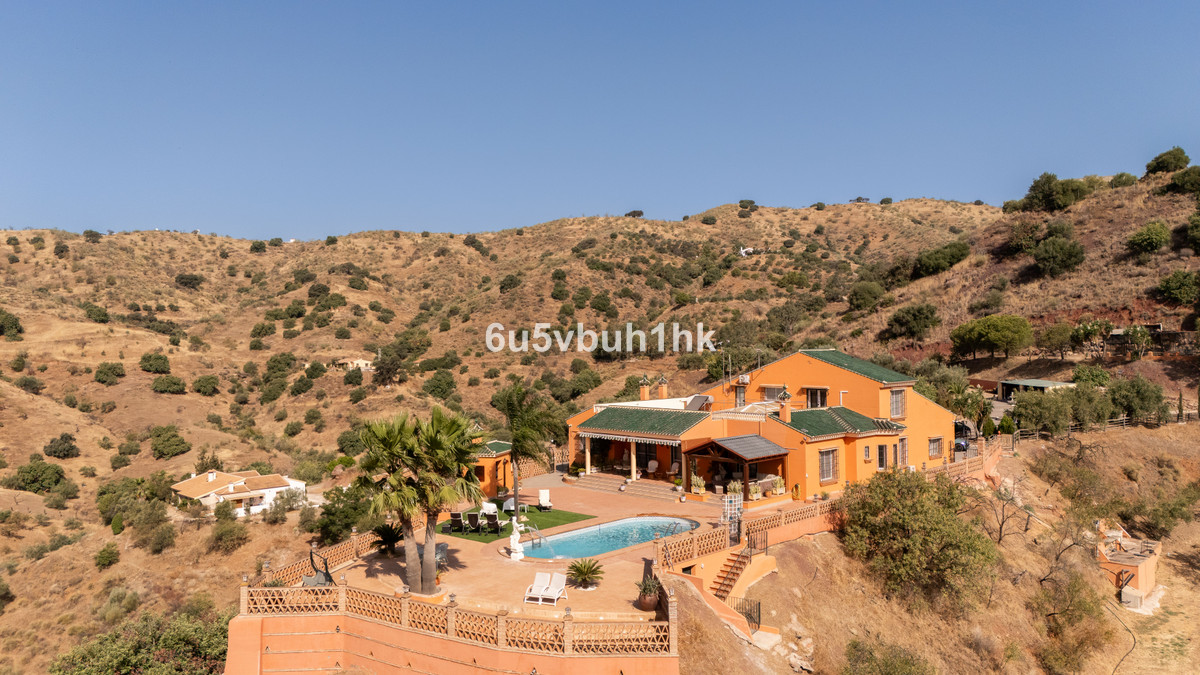 5 Bed Townhouse for sale in Almogía Costa Del Sol, Málaga, Spain
