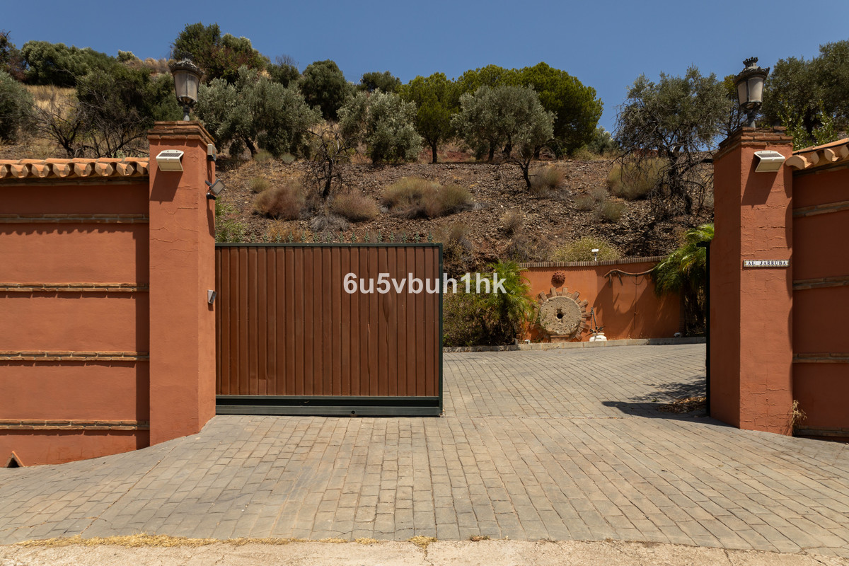 5 Bed Townhouse for sale in Almogía Costa Del Sol, Málaga, Spain