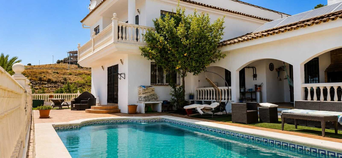 5 Bed Townhouse for sale in Mijas Costa Del Sol, Málaga, Spain