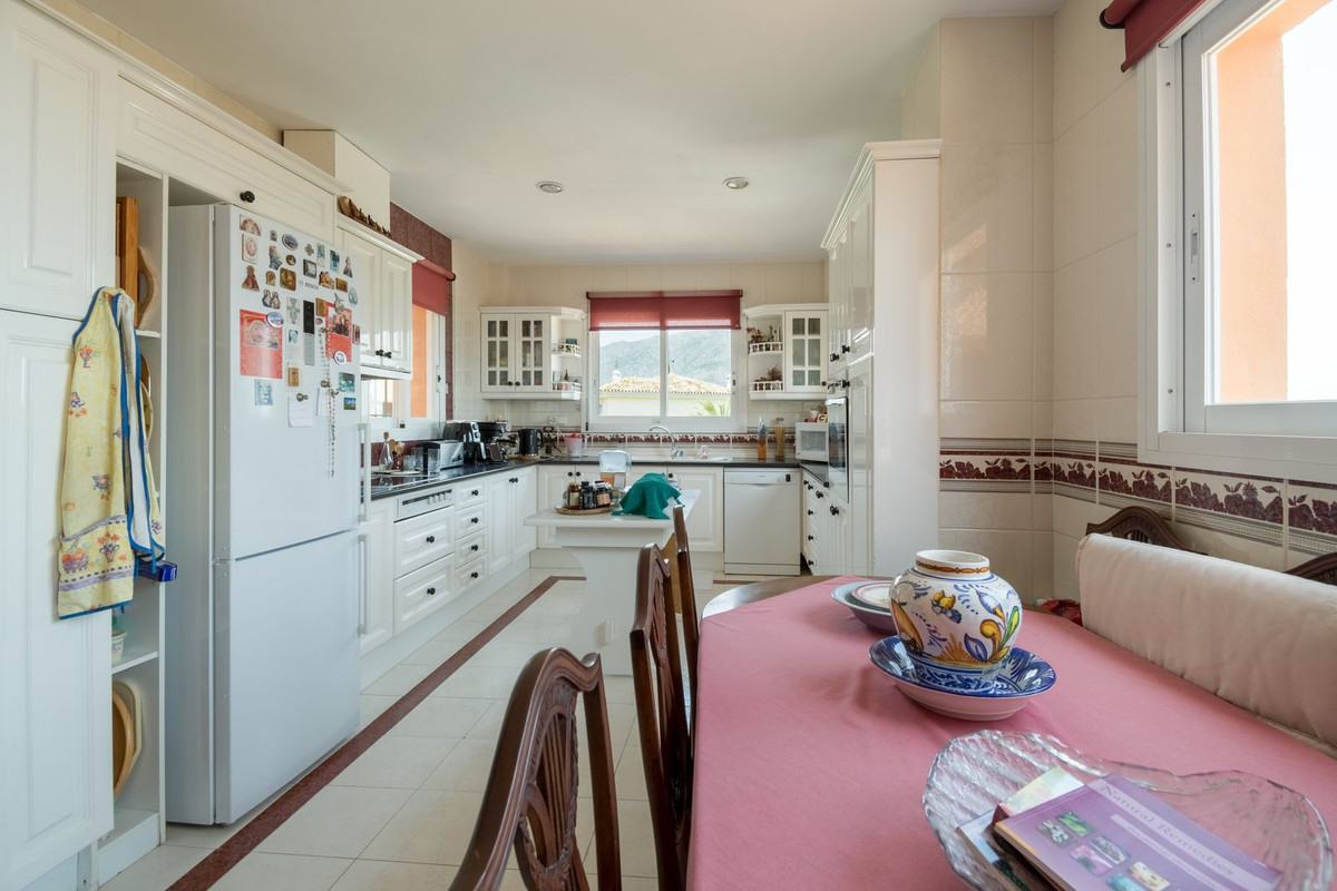 3 Bed Apartment for sale in Nueva Andalucía Costa Del Sol, Málaga, Spain