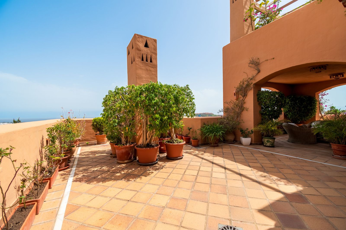 3 Bed Apartment for sale in Nueva Andalucía Costa Del Sol, Málaga, Spain