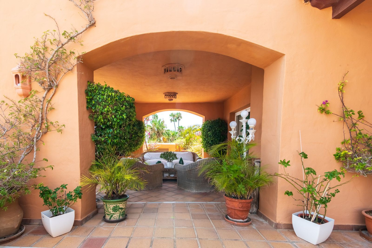 3 Bed Apartment for sale in Nueva Andalucía Costa Del Sol, Málaga, Spain