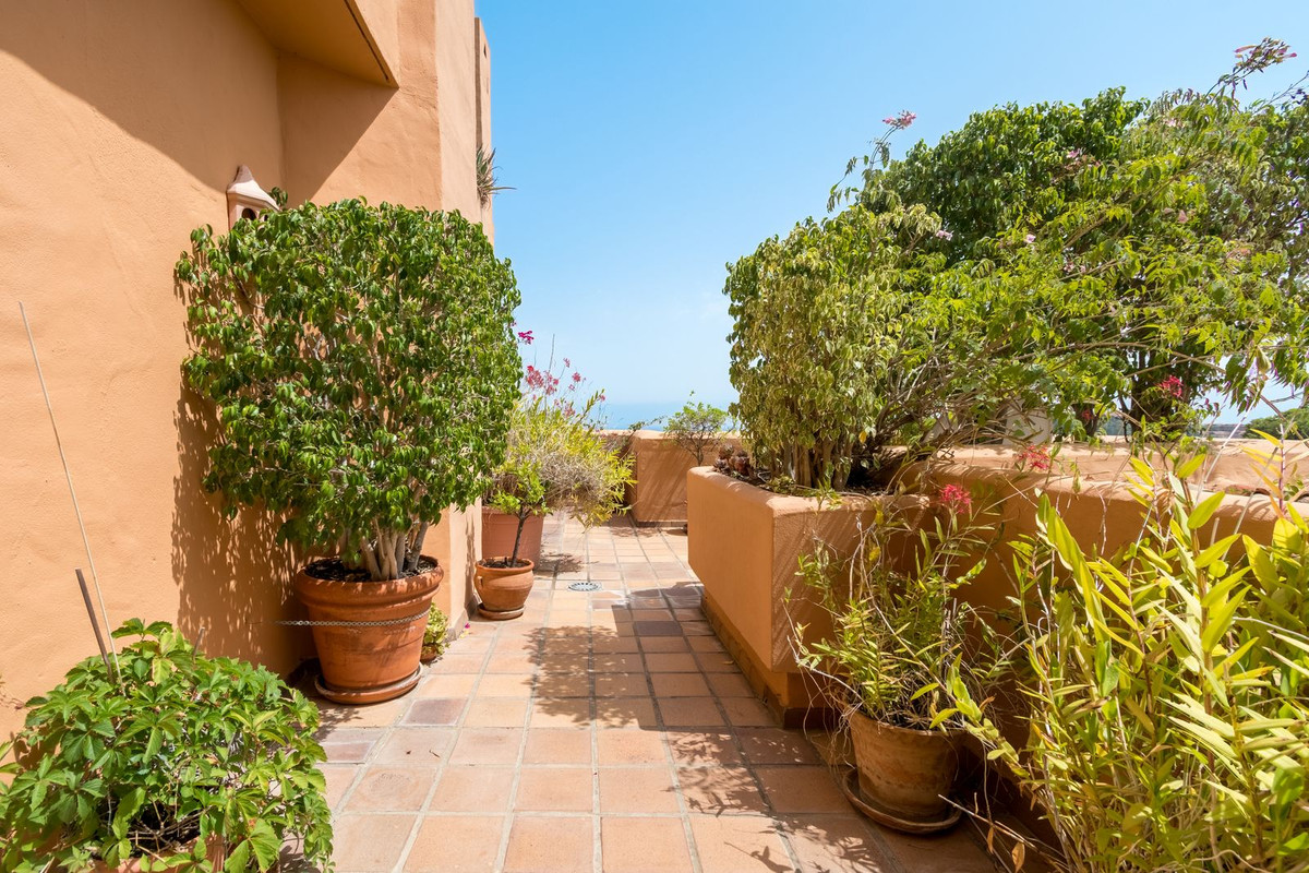 3 Bed Apartment for sale in Nueva Andalucía Costa Del Sol, Málaga, Spain