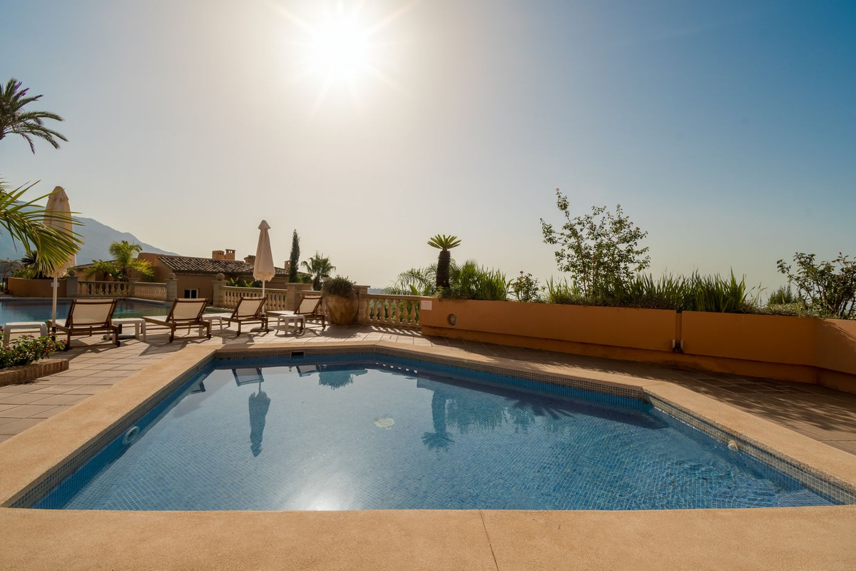 3 Bed Apartment for sale in Nueva Andalucía Costa Del Sol, Málaga, Spain