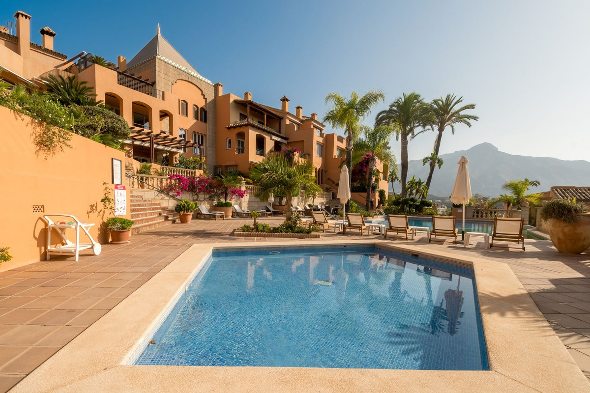 3 Bed Apartment for sale in Nueva Andalucía Costa Del Sol, Málaga, Spain