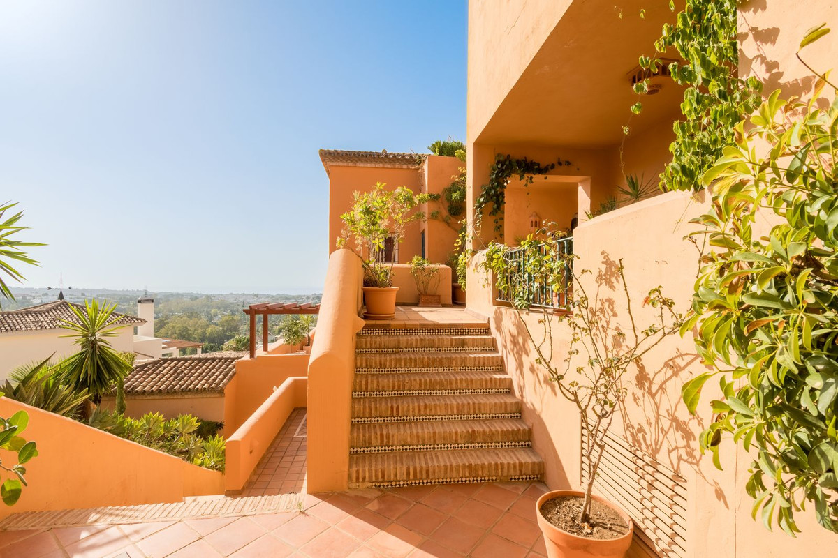 3 Bed Apartment for sale in Nueva Andalucía Costa Del Sol, Málaga, Spain