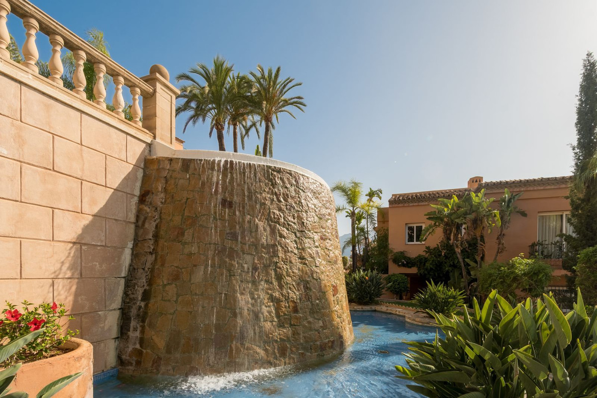 3 Bed Apartment for sale in Nueva Andalucía Costa Del Sol, Málaga, Spain