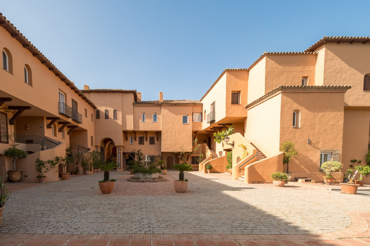 3 Bed Apartment for sale in Nueva Andalucía Costa Del Sol, Málaga, Spain