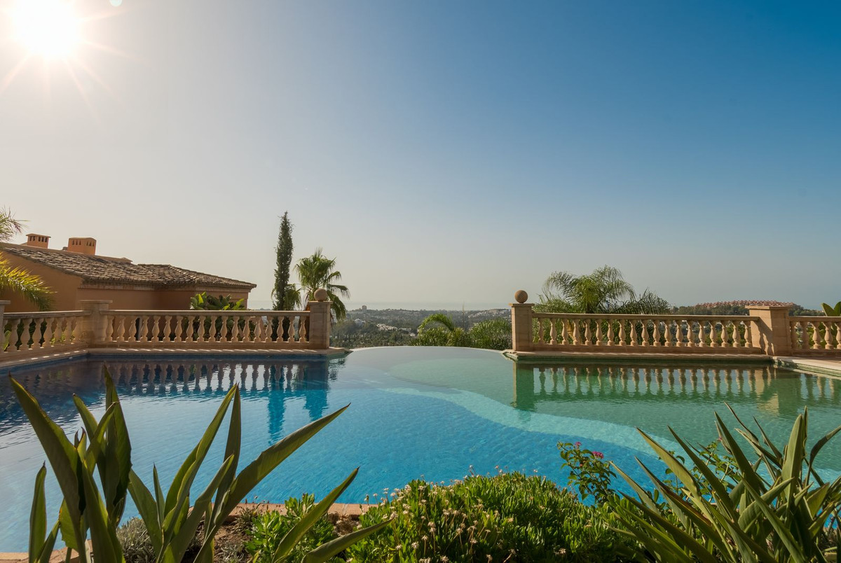 3 Bed Apartment for sale in Nueva Andalucía Costa Del Sol, Málaga, Spain