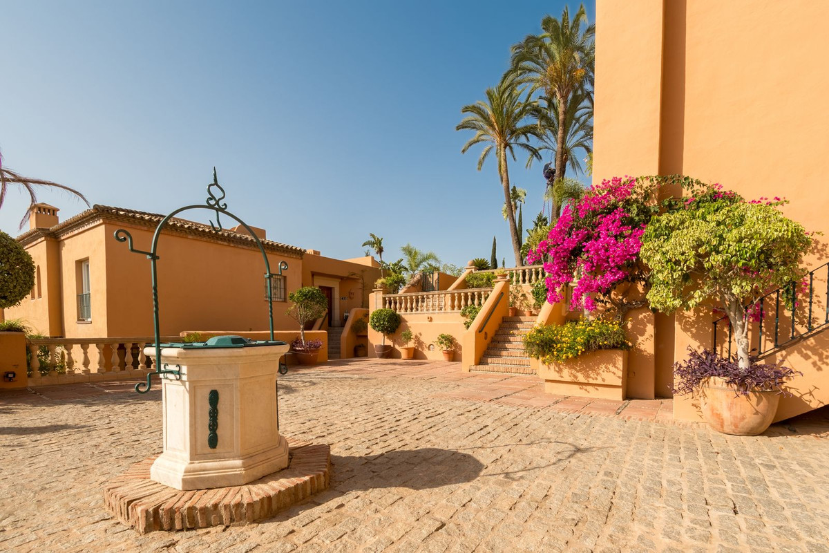 3 Bed Apartment for sale in Nueva Andalucía Costa Del Sol, Málaga, Spain