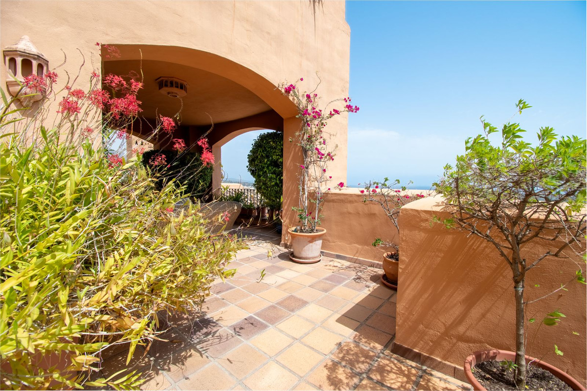 3 Bed Apartment for sale in Nueva Andalucía Costa Del Sol, Málaga, Spain