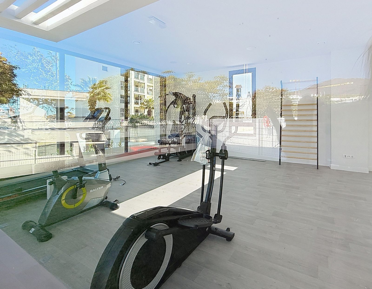 3 Bed Apartment for sale in Estepona Costa Del Sol, Málaga, Spain