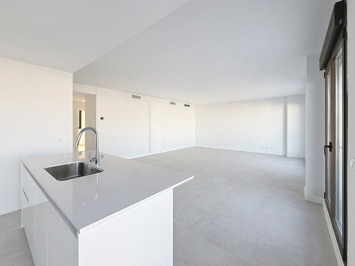 3 Bed Apartment for sale in Estepona Costa Del Sol, Málaga, Spain