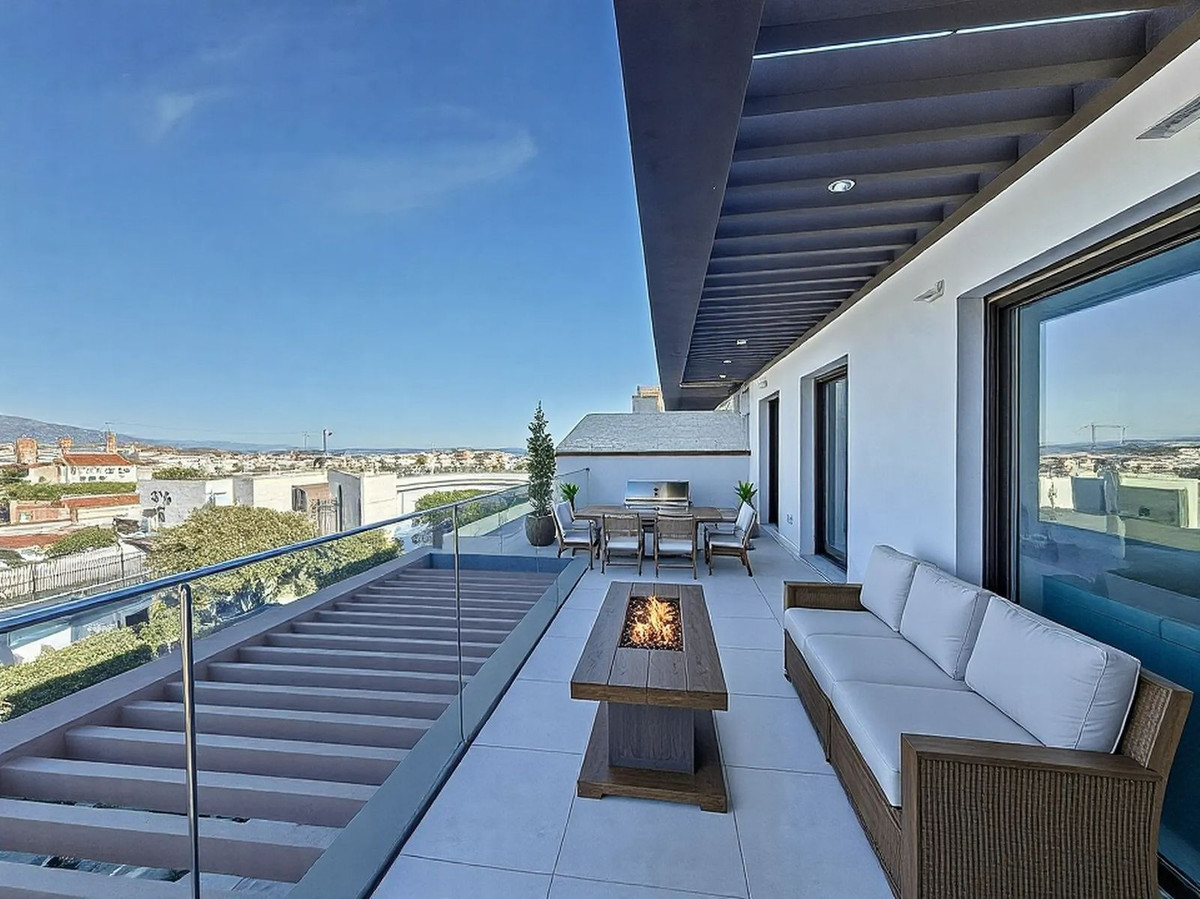 3 Bed Apartment for sale in Estepona Costa Del Sol, Málaga, Spain