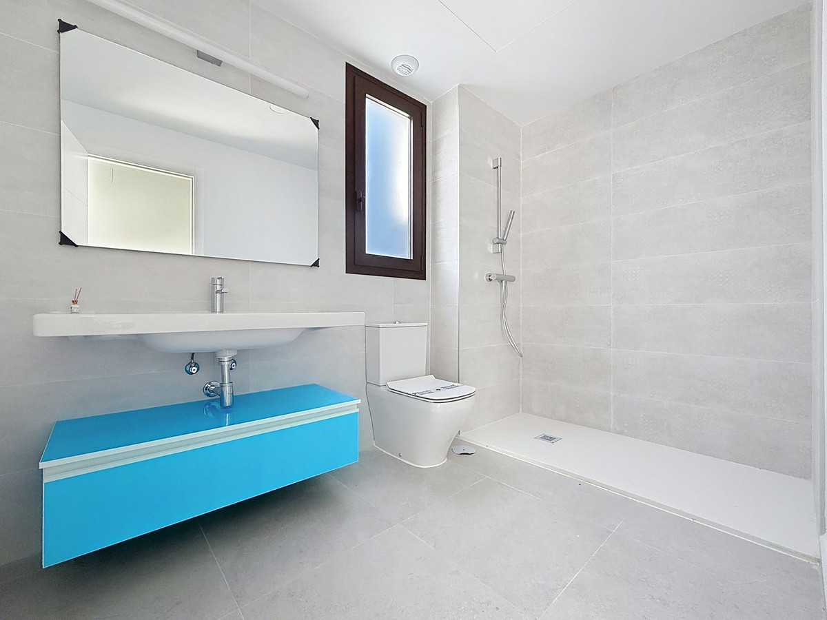 3 Bed Apartment for sale in Estepona Costa Del Sol, Málaga, Spain