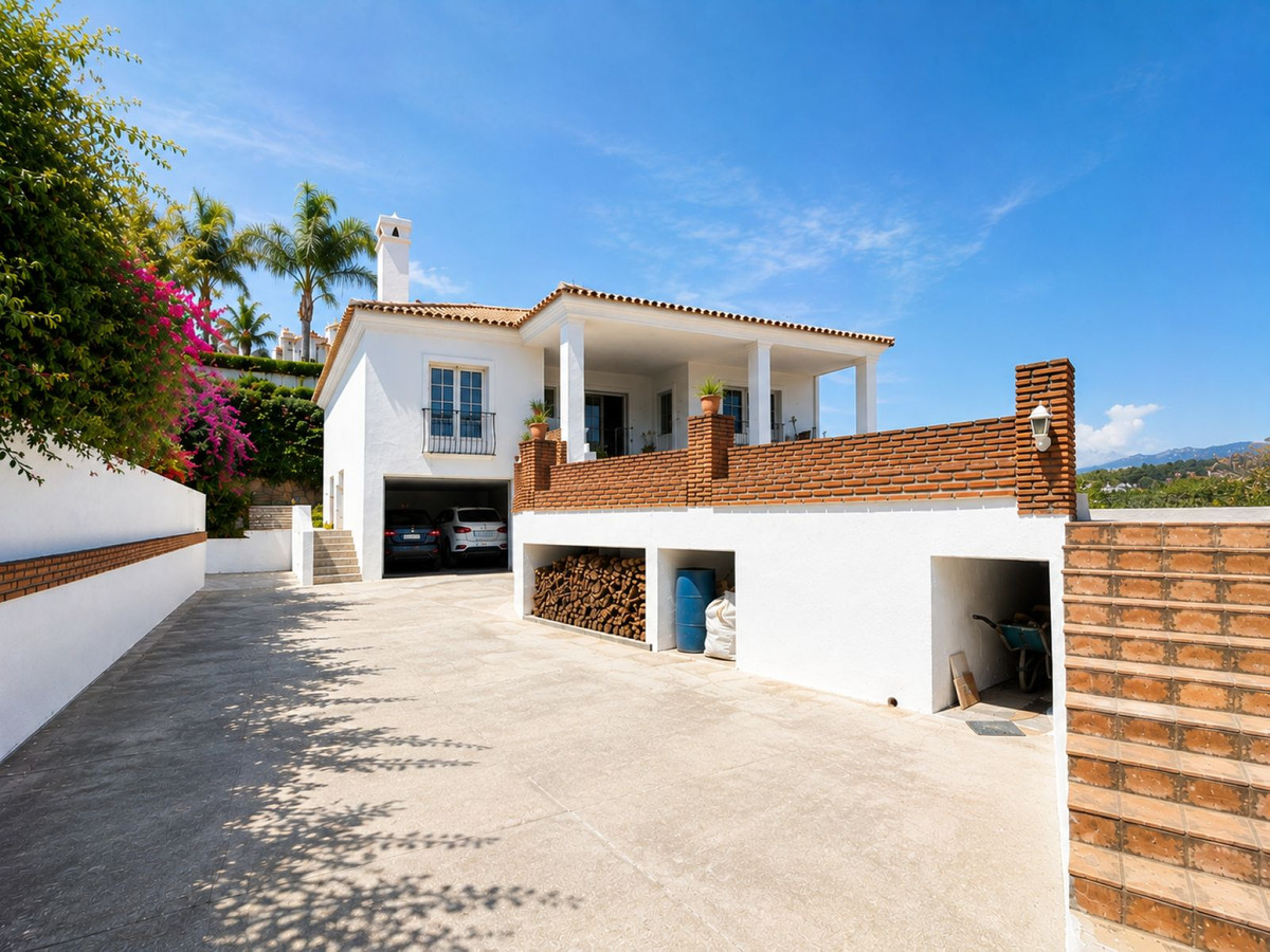 3 Bed Townhouse for sale in Estepona Costa Del Sol, Málaga, Spain