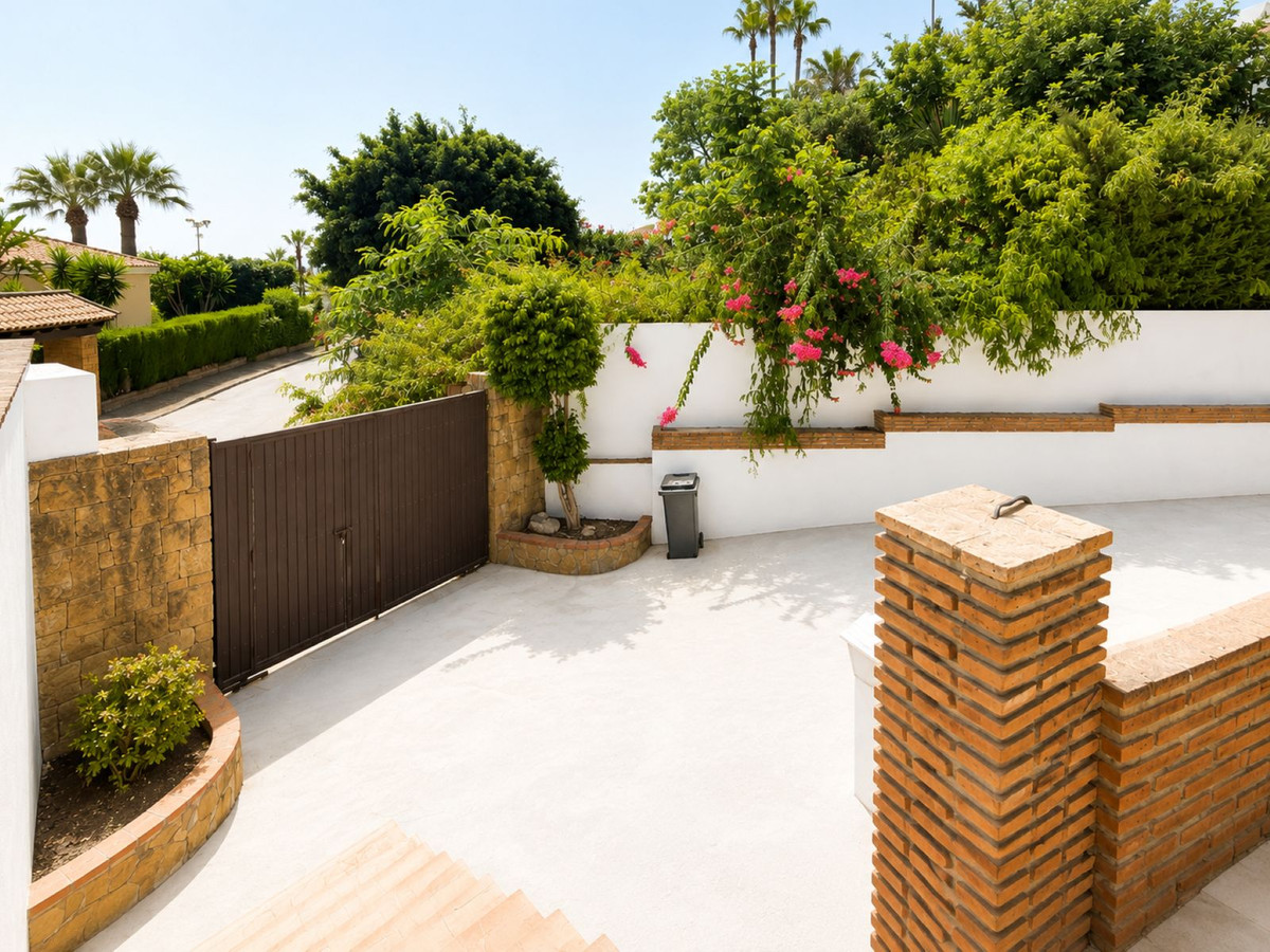 3 Bed Townhouse for sale in Estepona Costa Del Sol, Málaga, Spain