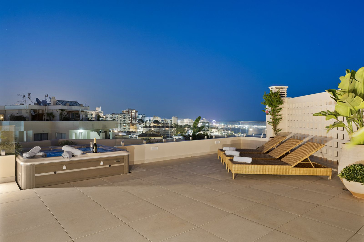 3 Bed Apartment for sale in Benalmadena Costa Costa Del Sol, Málaga, Spain