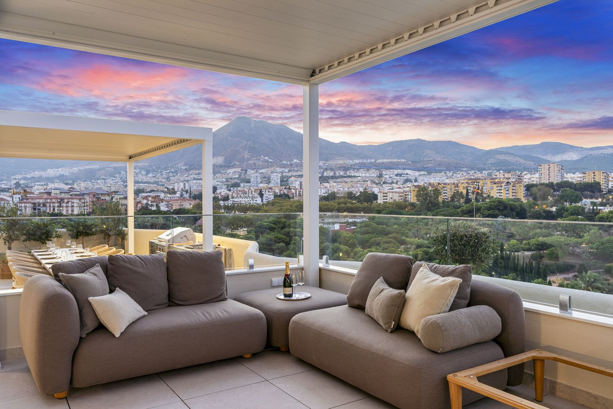 3 Bed Apartment for sale in Benalmadena Costa Costa Del Sol, Málaga, Spain