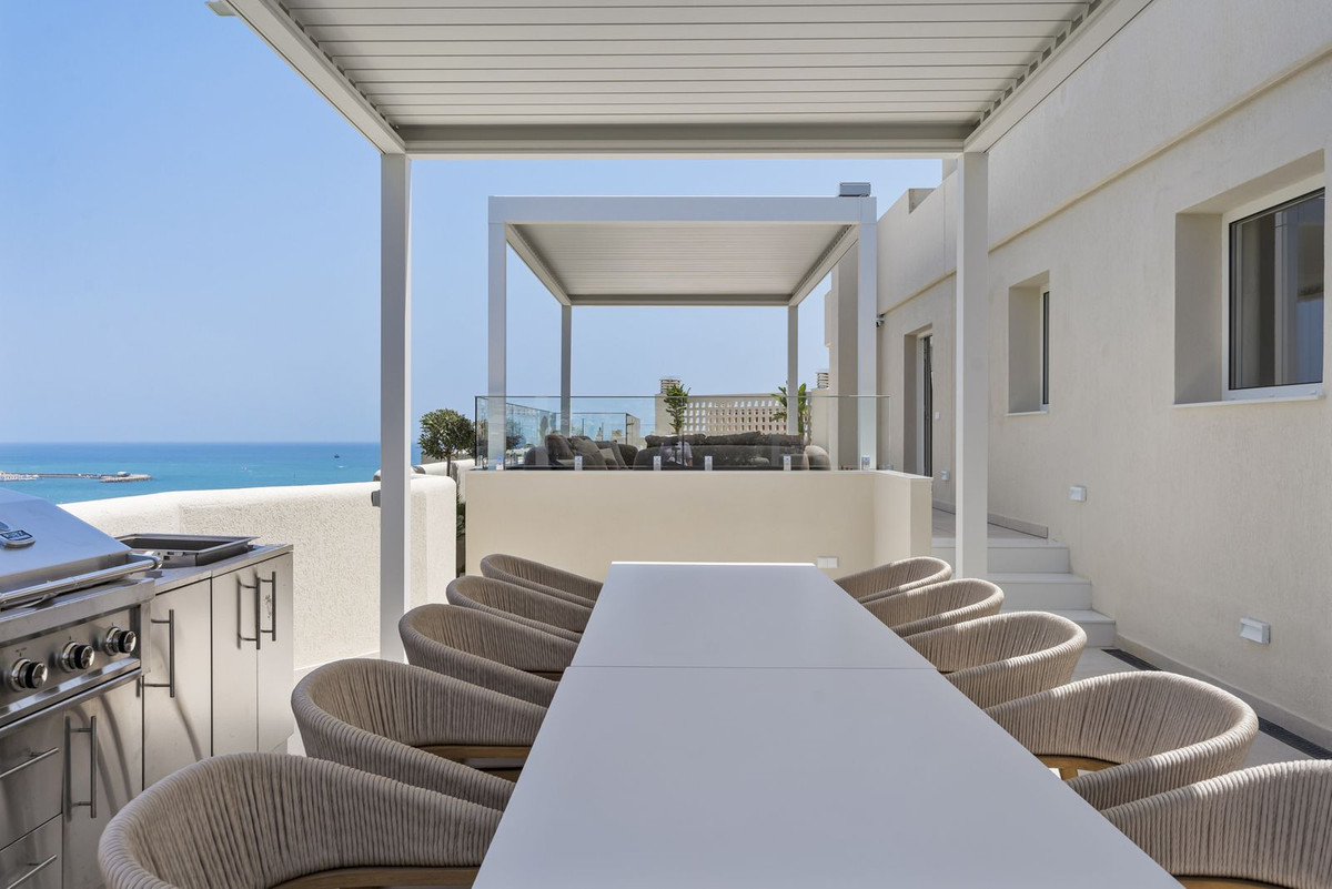 3 Bed Apartment for sale in Benalmadena Costa Costa Del Sol, Málaga, Spain