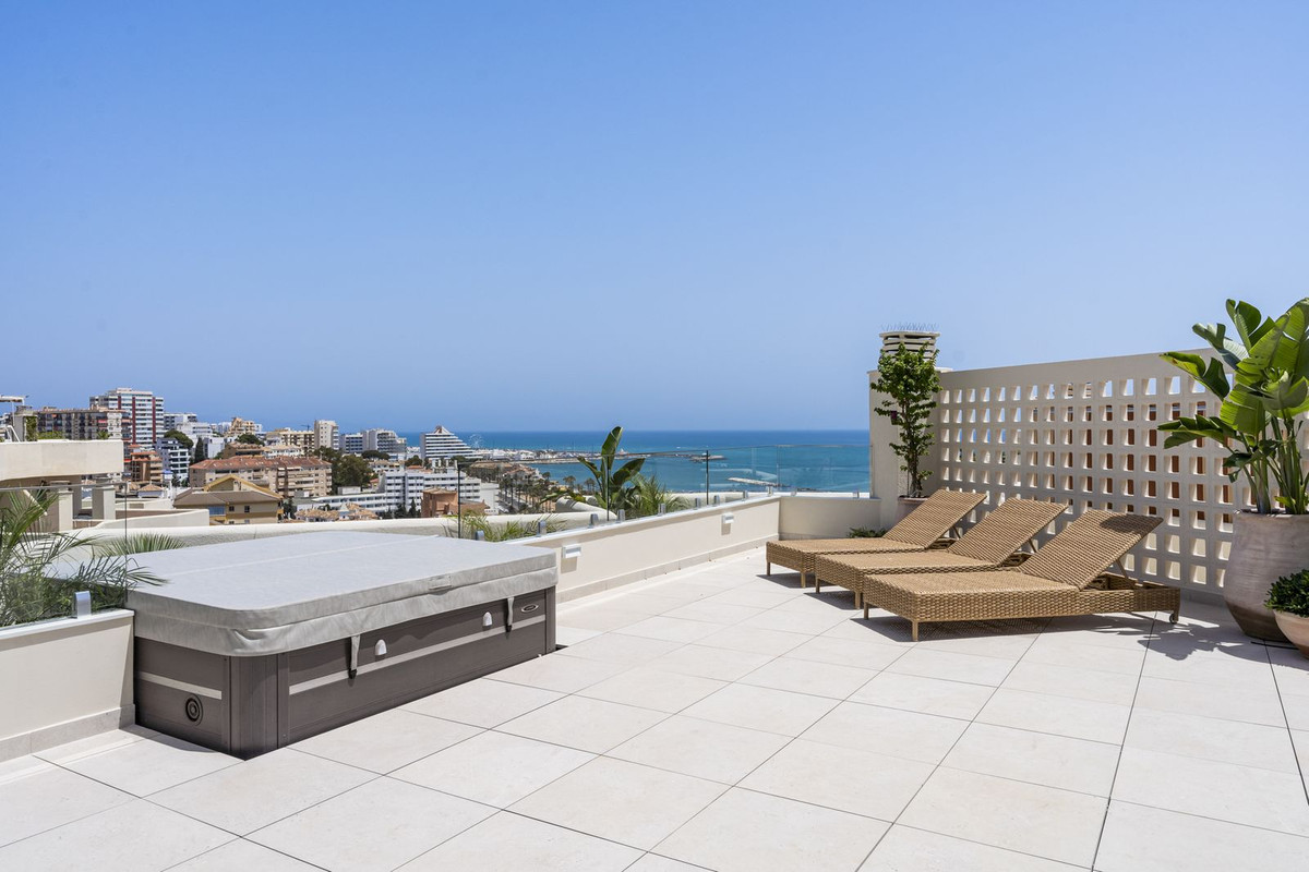 3 Bed Apartment for sale in Benalmadena Costa Costa Del Sol, Málaga, Spain