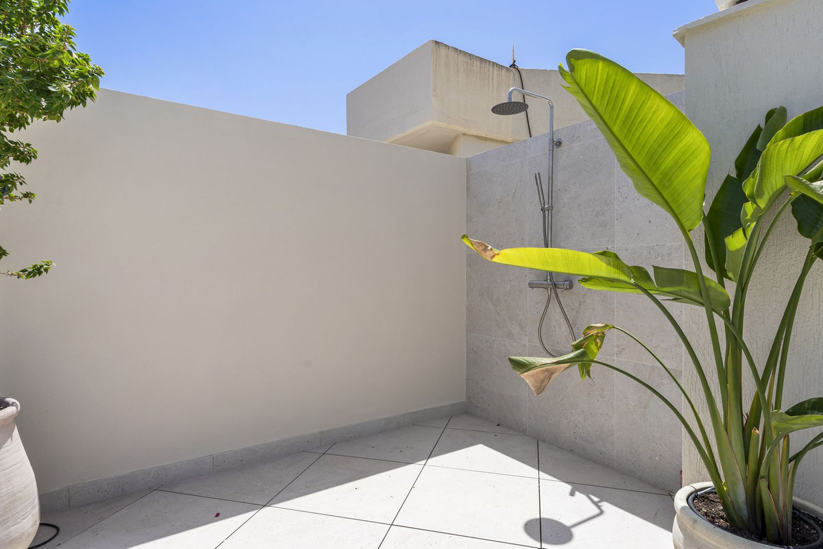 3 Bed Apartment for sale in Benalmadena Costa Costa Del Sol, Málaga, Spain