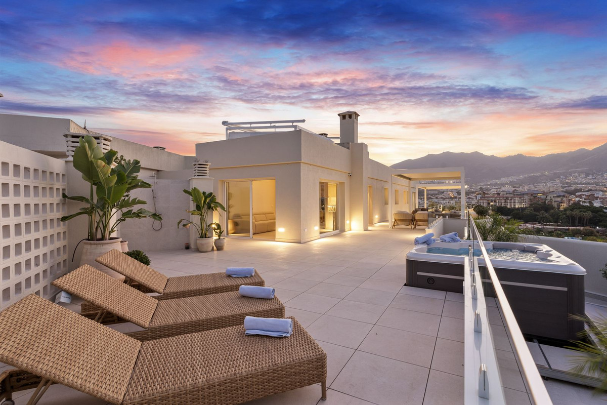 3 Bed Apartment for sale in Benalmadena Costa Costa Del Sol, Málaga, Spain