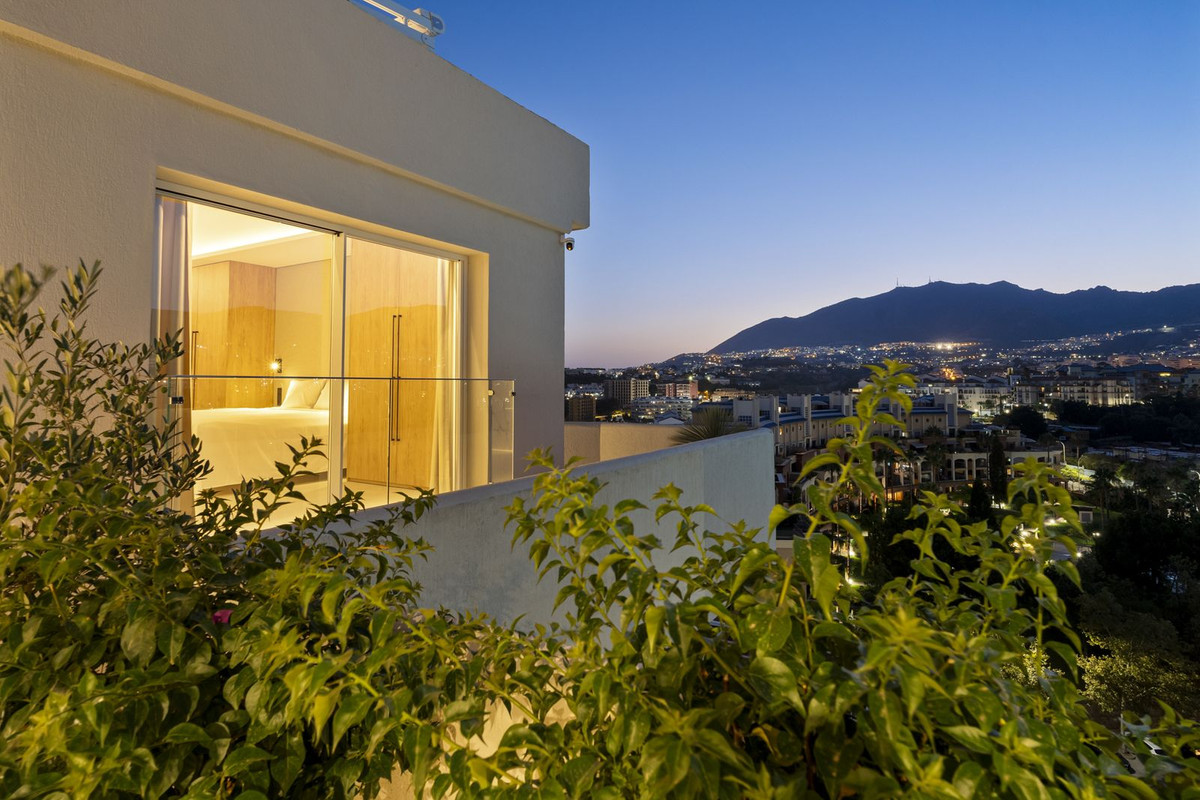 3 Bed Apartment for sale in Benalmadena Costa Costa Del Sol, Málaga, Spain
